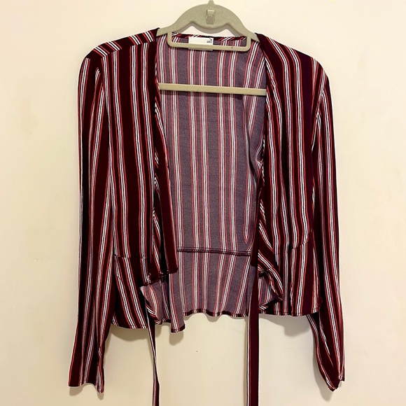 Aritzia, Wilfred Free Wrap Blouse in Berry - Picture 3 of 5